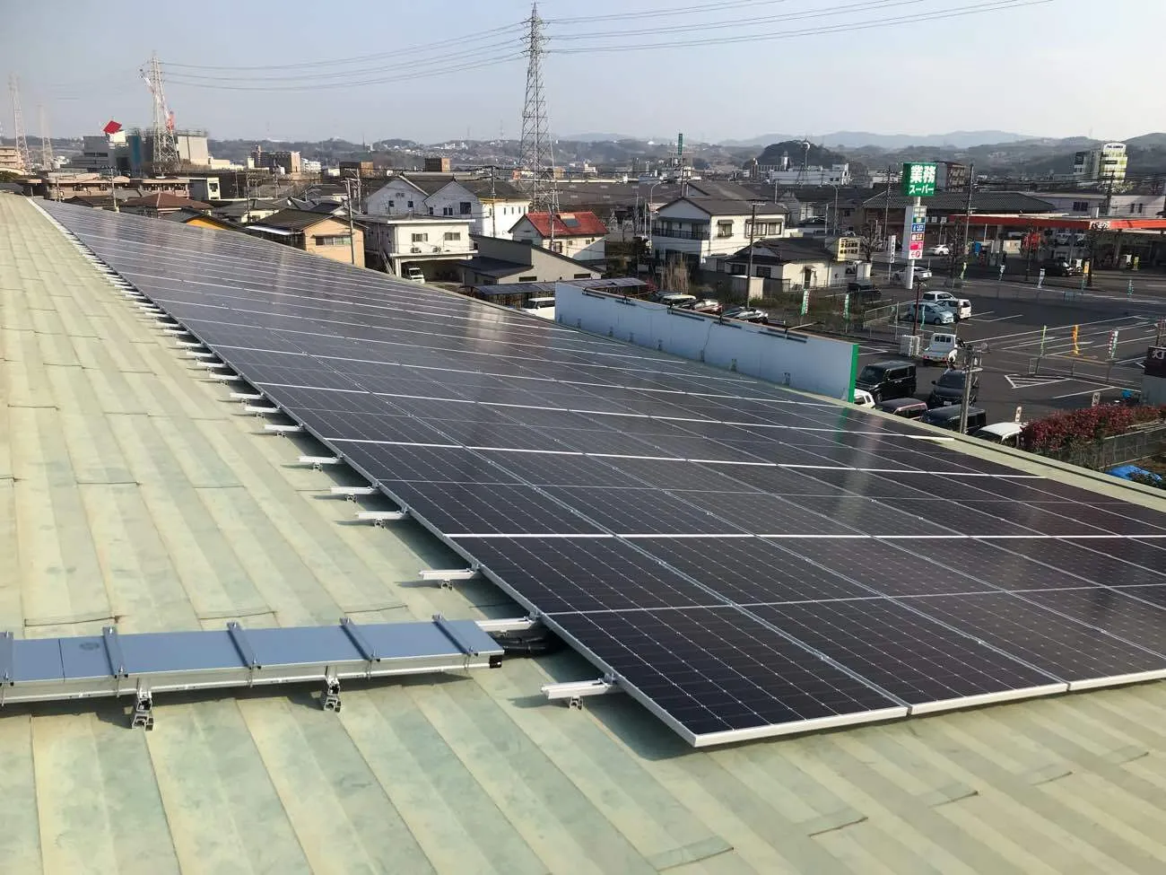大分県某所スーパー　屋根上産業用自家発電太陽光パネル設置